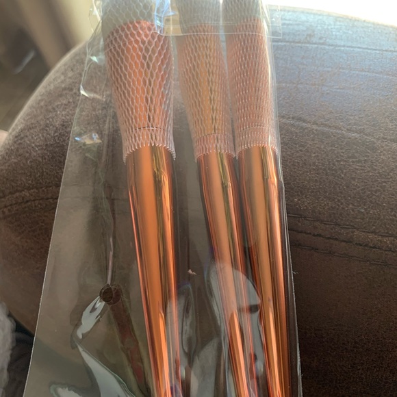 Makeup brushes - Picture 2 of 2